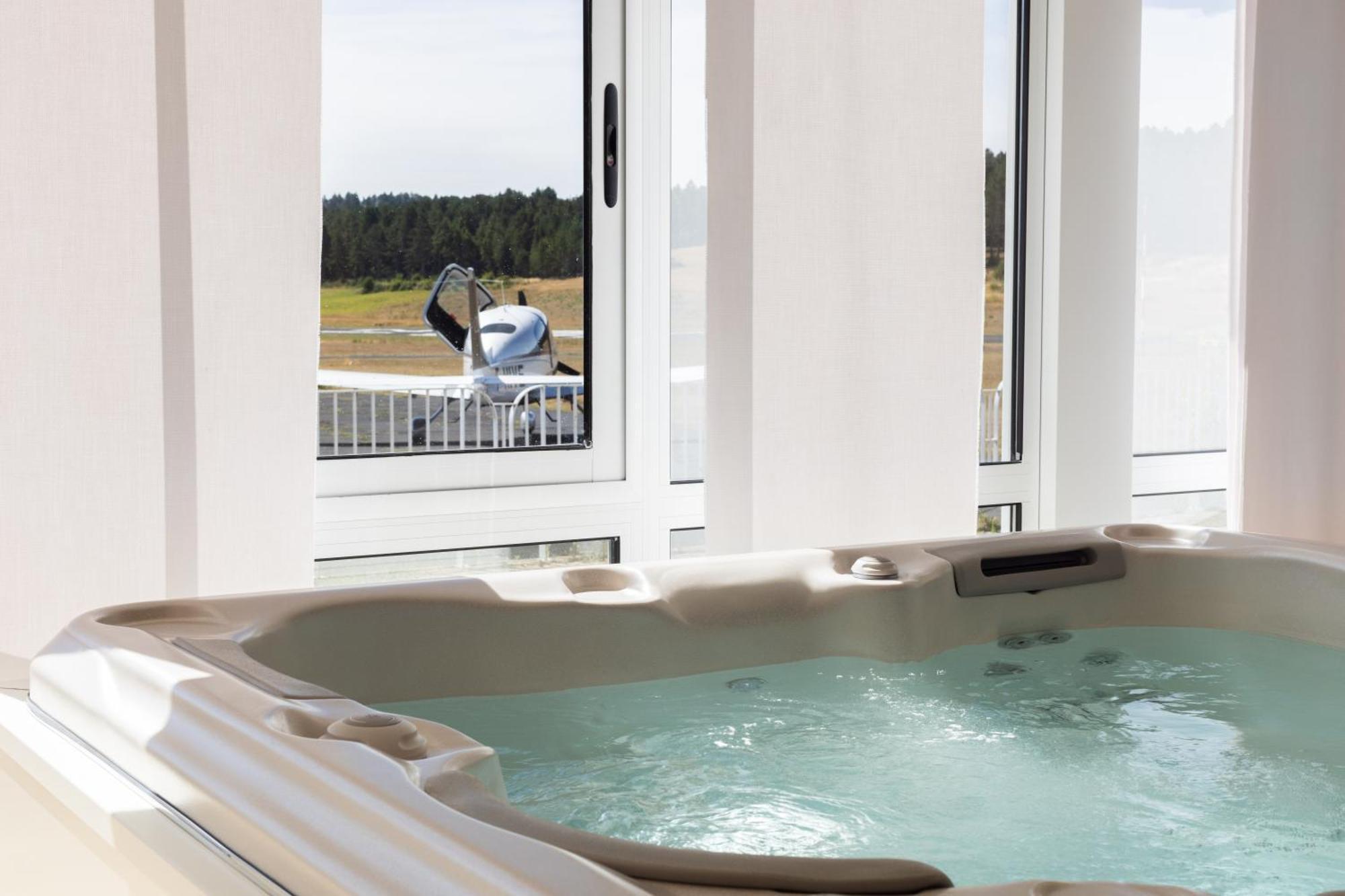 Domaine De Mende Brenoux Suites & Spa Exterior photo